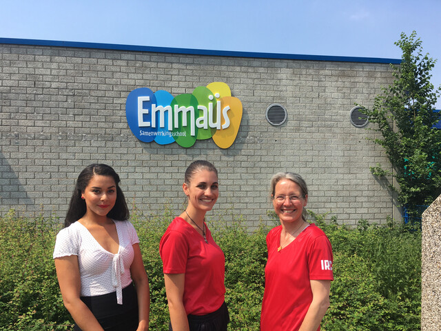 Elianey Kegel , Sara Bori and Ingeborg Krukkert before the Dutch primary school Emmaus