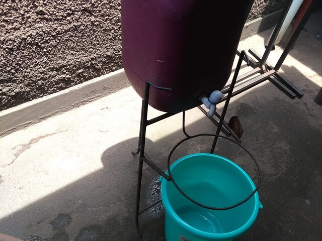 Handwashing stand