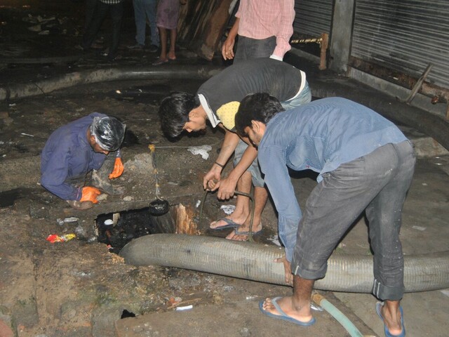Cleaning a manhole in India