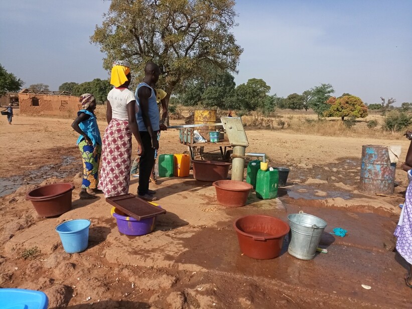 Point d’eau dans le village de Fansira, commune de Nossombougou, décembre 2018. Photo credit : IRC