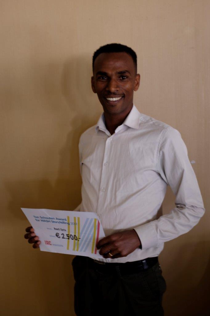 Benti Ejeta wins first Ton Schouten Award. Photo: IRC