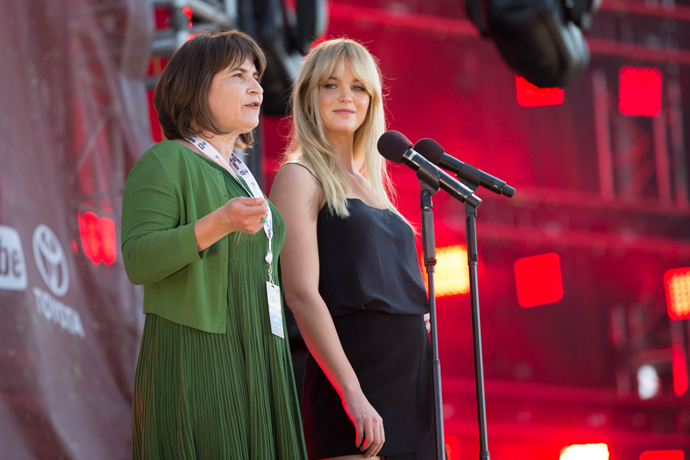 Dutch Minister for Foreign Trade and Development Cooperation Lilianne Ploumen (left) and model Erin Heatherton at Global Citizen 2015 Earth Day. Photo: Ellie Van Houtte / USAID Dutch Minister for Foreign Trade and Development Cooperation Lilianne Ploumen (left) and model Erin Heatherton at Global Citizen 2015 Earth Day