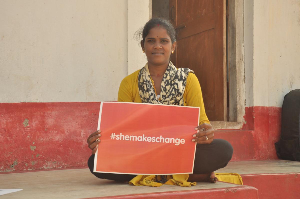 She makes change She makes change