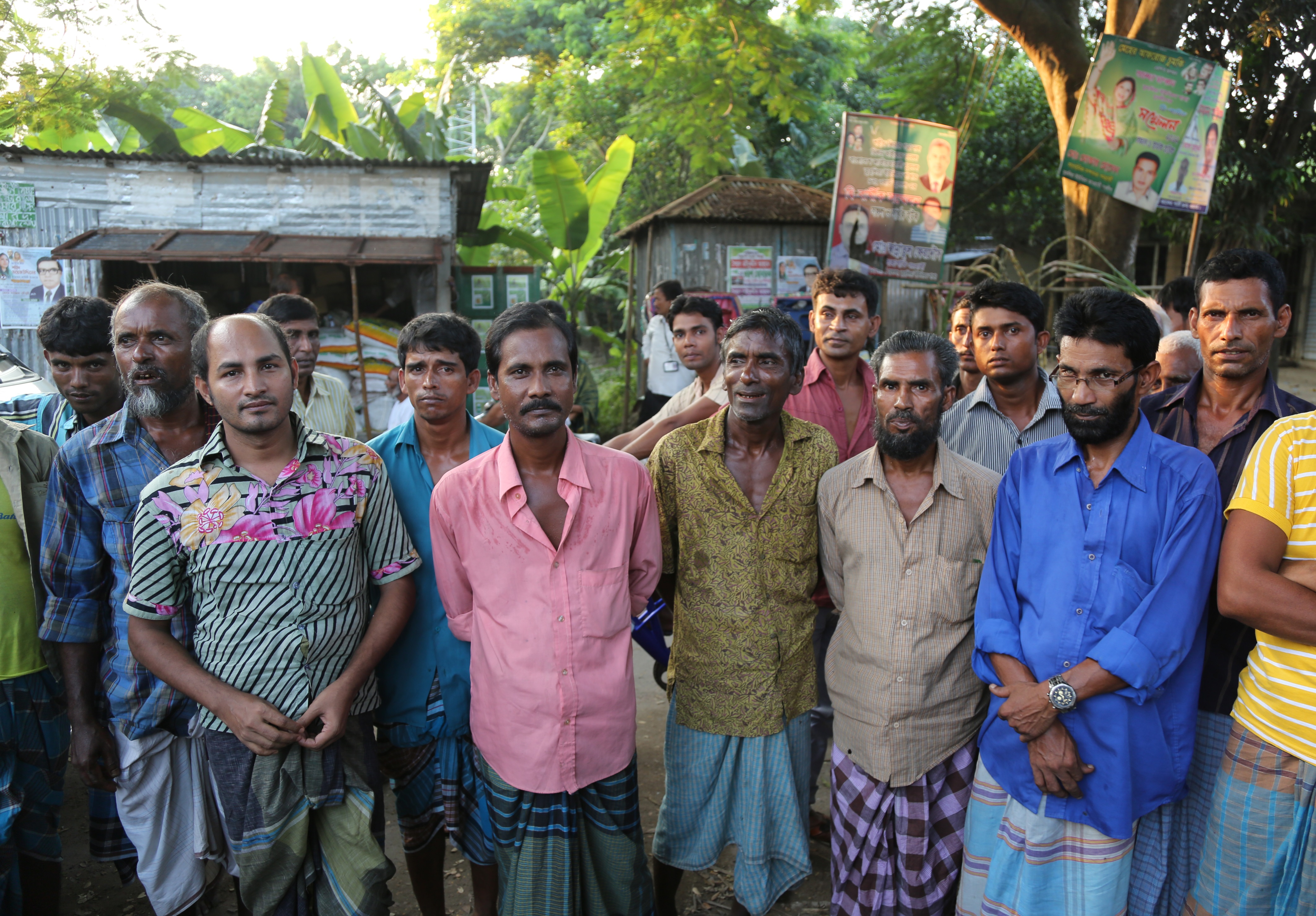 This is a group of men gathering at the tea stall while the hygiene education was going on.