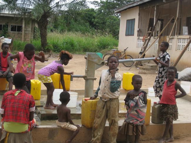 Children fetching water Ghana (IRC)