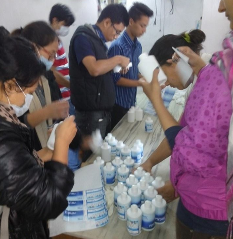 Local environmental NGO ENPHO mobilises youth volunteers to distribute Piyush water disinfectant. Photo: Srijana Karki / ENPHO Local environmental NGO ENPHO mobilises youth volunteers to distribute Piyush water disinfectant. Photo: Srijana Karki / ENPHO