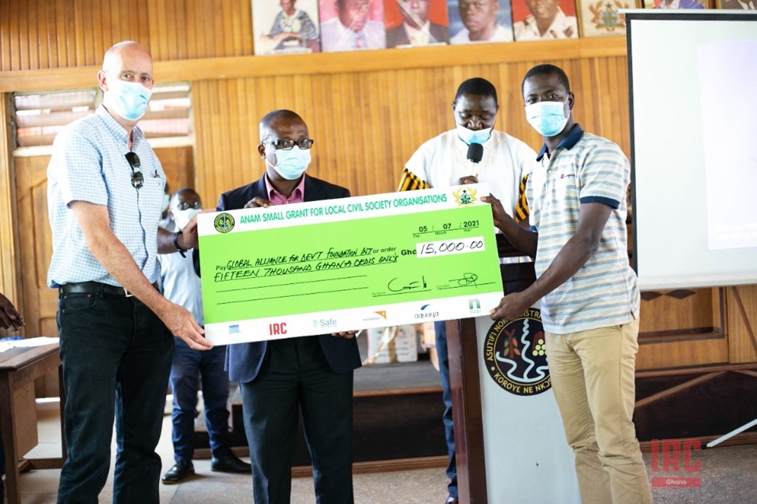 IRC CEO, Patrick Moriarty presents grant cheque to 1st winner of categories 3 & 4, Global Alliance for Development Foundation (GADeF) International