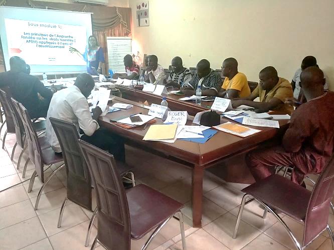 Une vue des participants à la session de formation de Tenkodogo