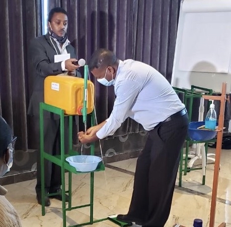 Demonstration of Mulat's handwasing device