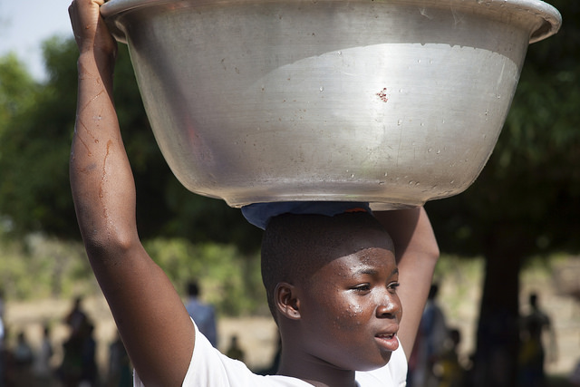 WASH needs strong systems not strong necks. Photo: Petra Brussee/IRC WASH needs strong systems not strong necks: girl carrying water vessel on head