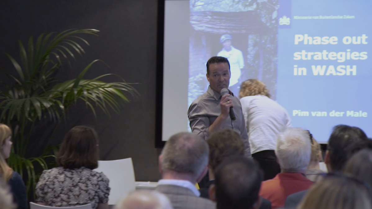 Pim van der Male presenting at the Max Foundation-IRC Event. Video still/IRC Pim van der Male presenting at the Max Foundation-IRC Event