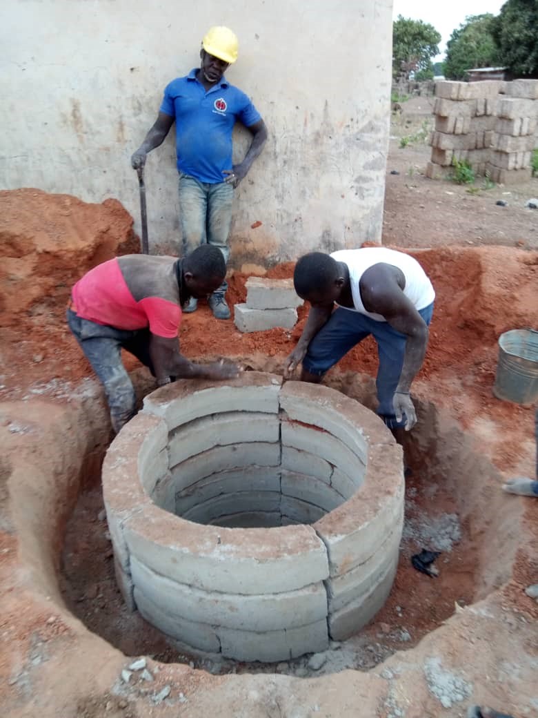 Constructing an innovative low-cost resilient lining latrine Constructing an innovative low-cost resilient lining latrine