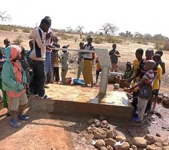 Une vue des ouvrages d’eau et d’assainissement dans les communes de Nossoumbougou et de Ouolodo (M.Kane, IRC Mali) Une vue des ouvrages d’eau et d’assainissement dans les communes de Nossoumbougou et de Ouolodo (M.Kane, IRC Mali)