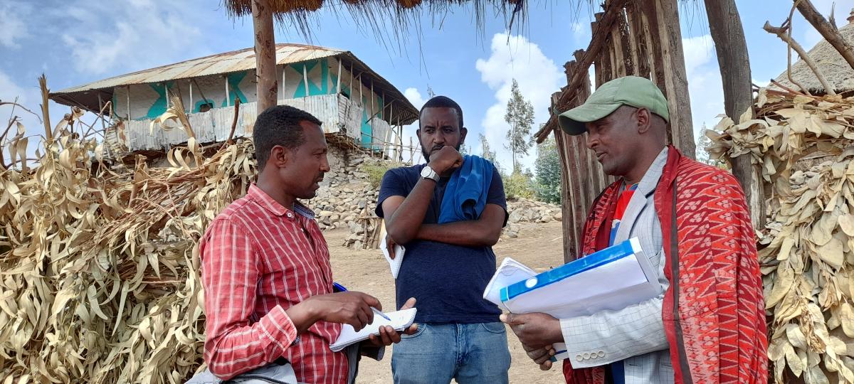 Discussing sanitation items with households