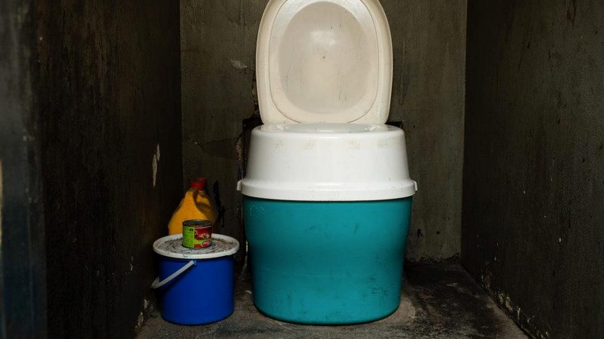 Container-based toilet Container-based toilet