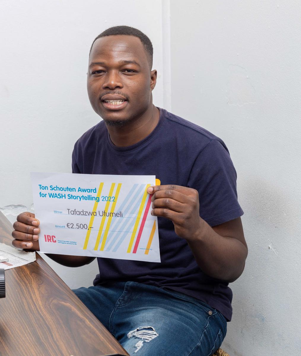 Ton Schouten Award winner Tafadzwa Ufumeli with the cheque Ton Schouten Award winner Tafadzwa Ufumeli with the cheque