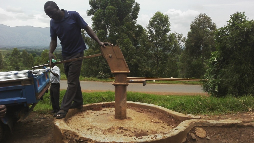 Broken Burungu borehole overlooking the valley with alternative water source - ponds. Photo: IRC Uganda Broken Burungu borehole overlooking the valley with alternative water source - ponds