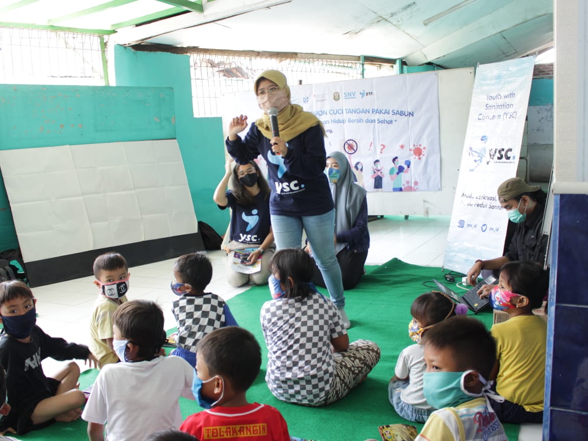 Khorik talking to children at a Youth with Sanitation meeting Khorik talking to children at a Youth with Sanitation meeting